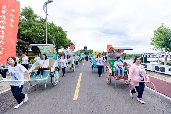 2023年6月12日景區(qū)卡通人力車 (39 - 47)